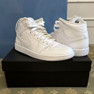 Nike Air Jordan 1 Mid Triple White